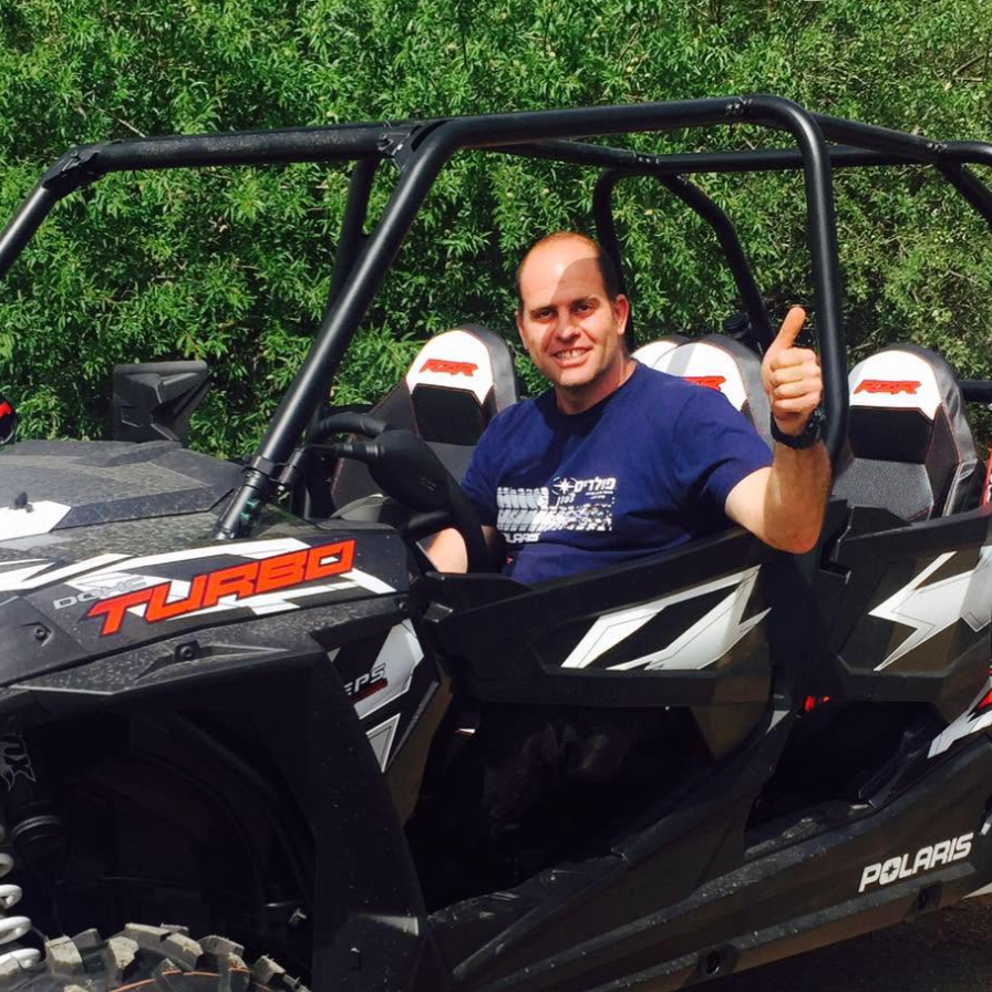 יוחאי, הבעלים של סוכנות מלכיה מוטורס, ברייזר Polaris