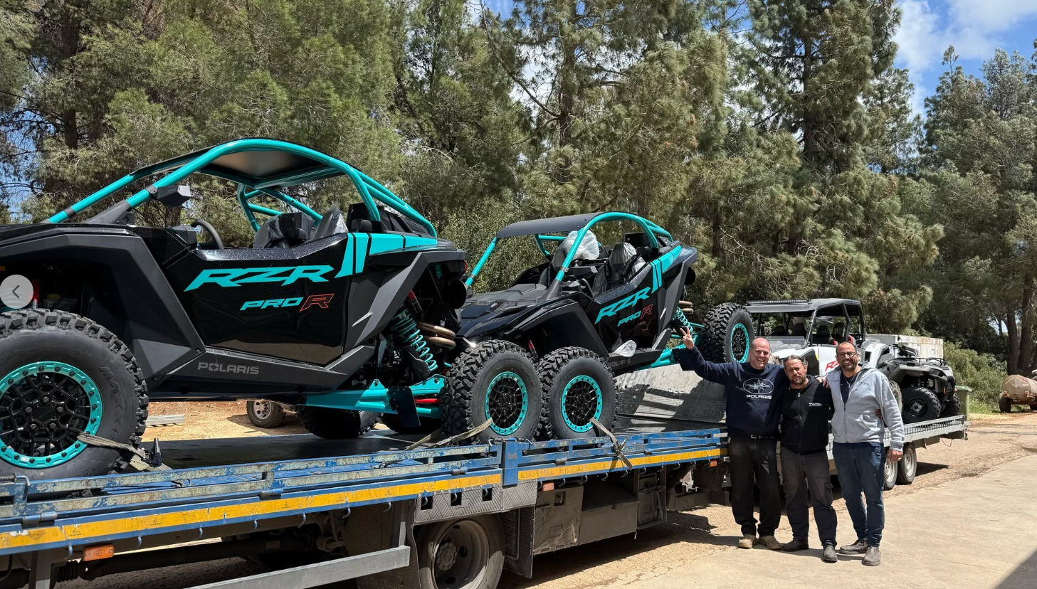 RZR Pro R על משאית הובלה